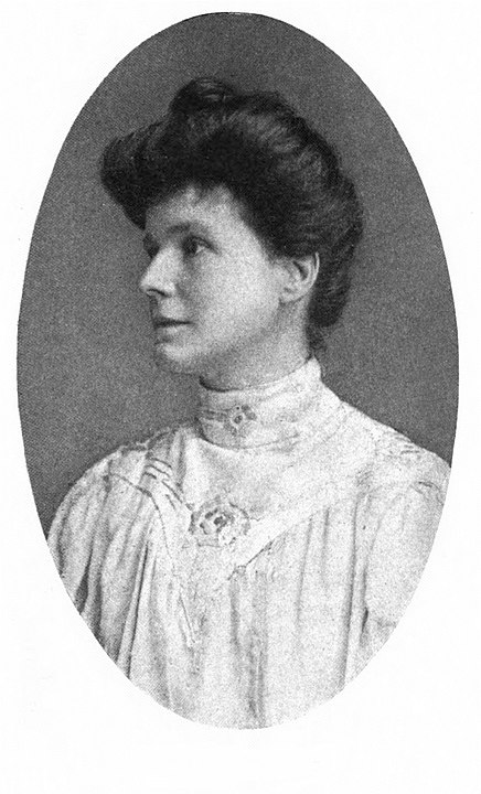 May Sinclair cuyo seudónimo es Mary Amelia St. Clair (1863 - 1946). Grandes autoras en la literatura de terror.